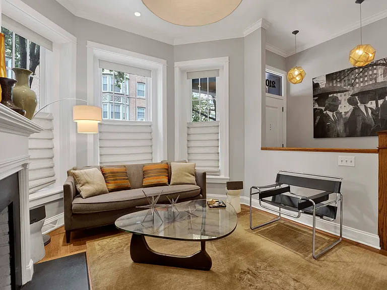 2109 N Clark St — Photo 3