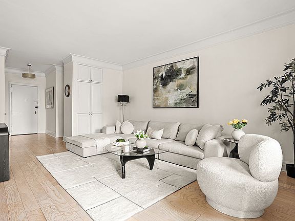 2nd image of 58 W 58th St APT 16A