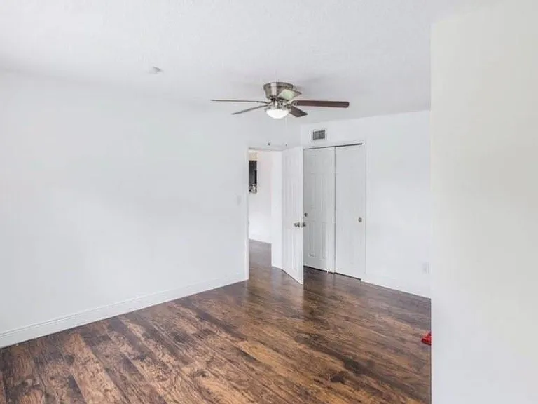 1625 Queensway Rd — Photo 9