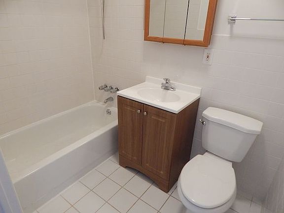 3rd image of 583 Driggs Ave APT 4R