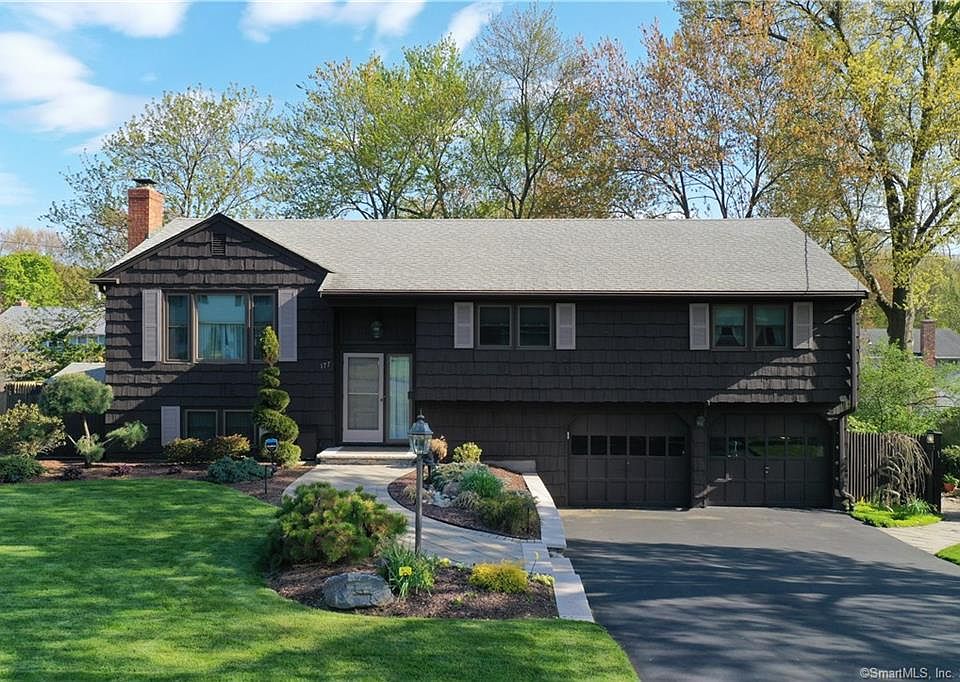 1st image of 177 Carriage Hill Dr