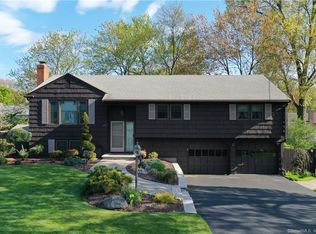 177 Carriage Hill Dr, Newington, CT 06111