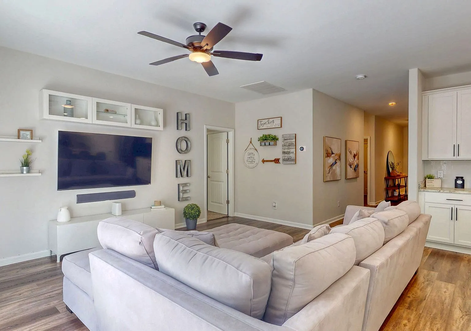 Spacious 4 bed, 2 bath Home with Neighborhood Amenities! — Photo 4
