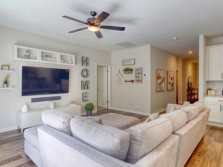 124 Brookline Dr — Photo 4