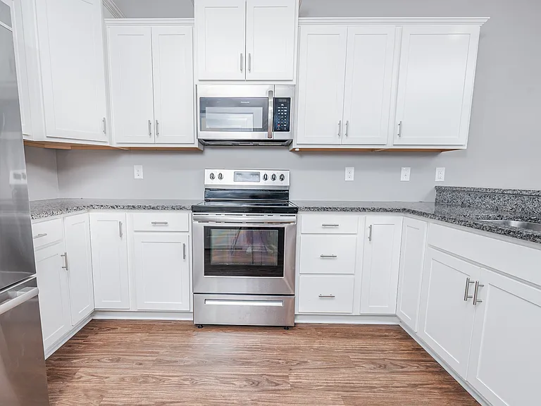 238 Saratoga Ln — Photo 9