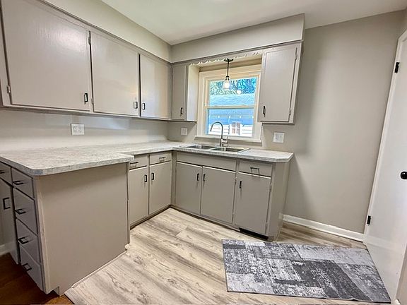 2nd image of 701 Chestnut St #701