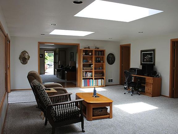4th image of 18911 47th Ave W
