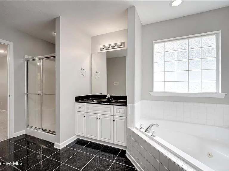 2040 Sylvan Lake Dr — Photo 11
