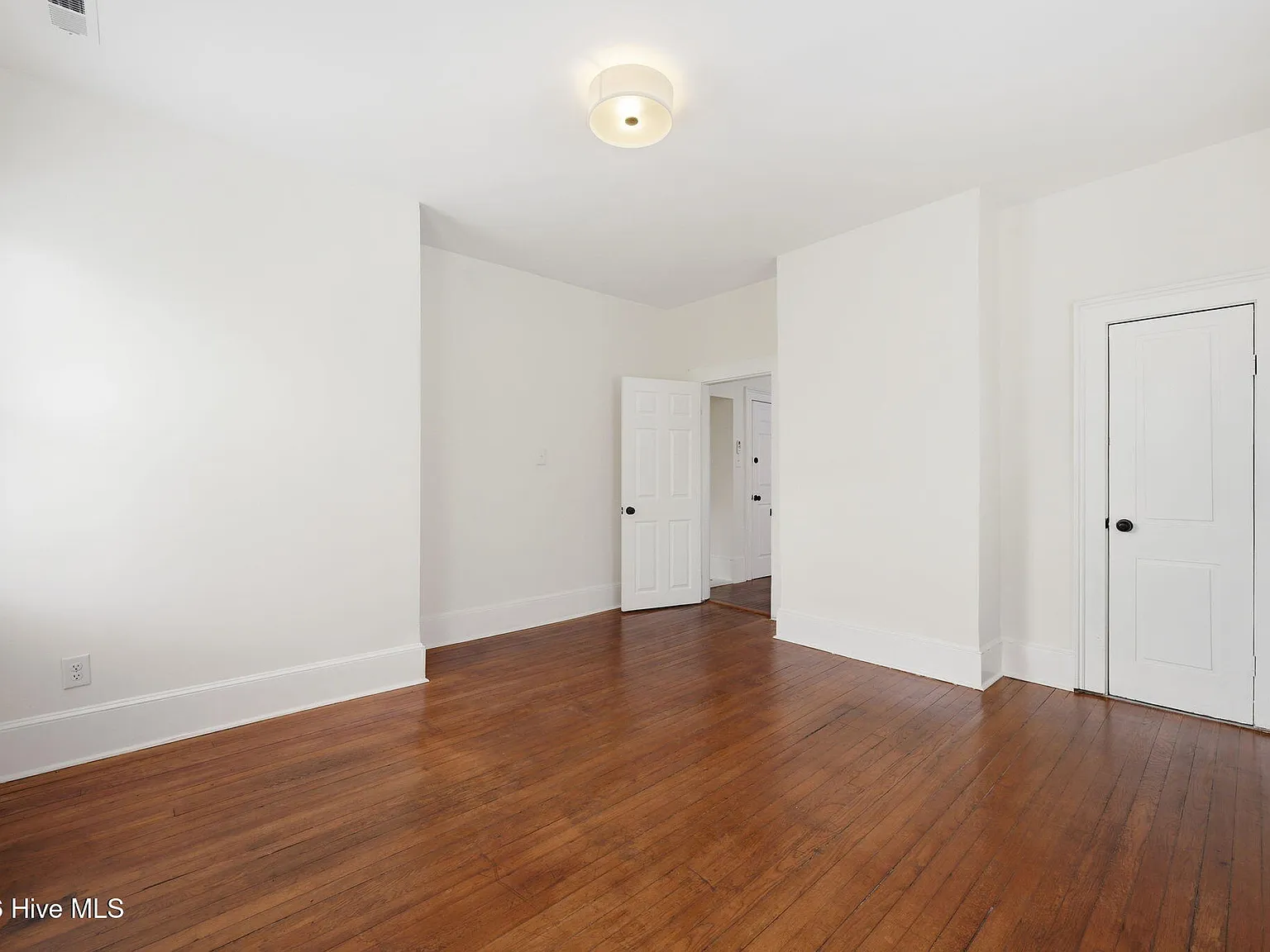 2 bed, 1.0 bath, $1,575 — Photo 4