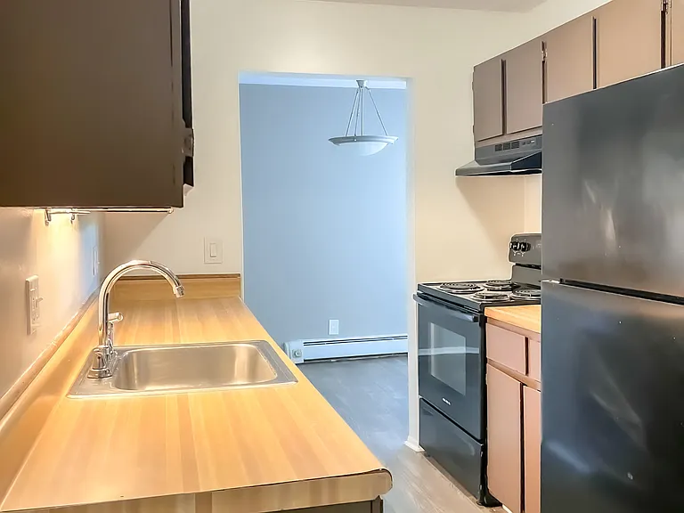 Macomb Manor - Roseville, MI — Photo 15