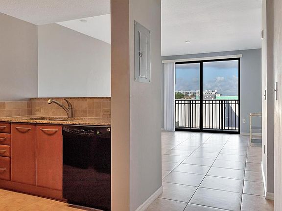 4th image of 511 Lucerne Ave APT 311