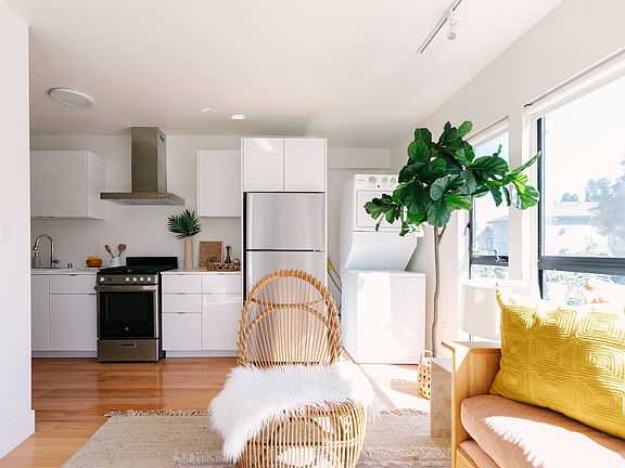 5th image of 517 N Heliotrope Dr #519.50
