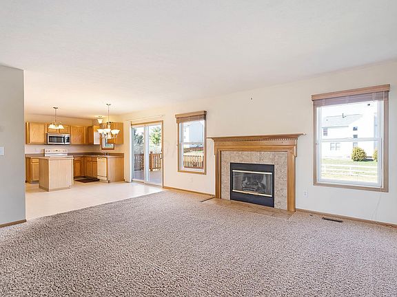 4th image of 367 Fairfield Dr