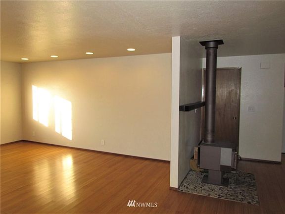 5th image of 1013 S Laurel St