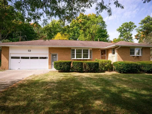 1145 Crestwood Dr, Mansfield, OH 44905