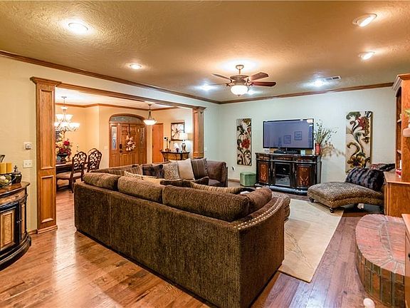 5th image of 1205 W D Ave