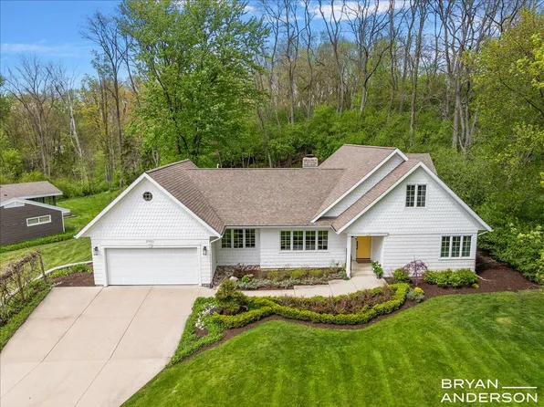 2925 Reeds Lake Blvd SE, East Grand Rapids, MI 49506