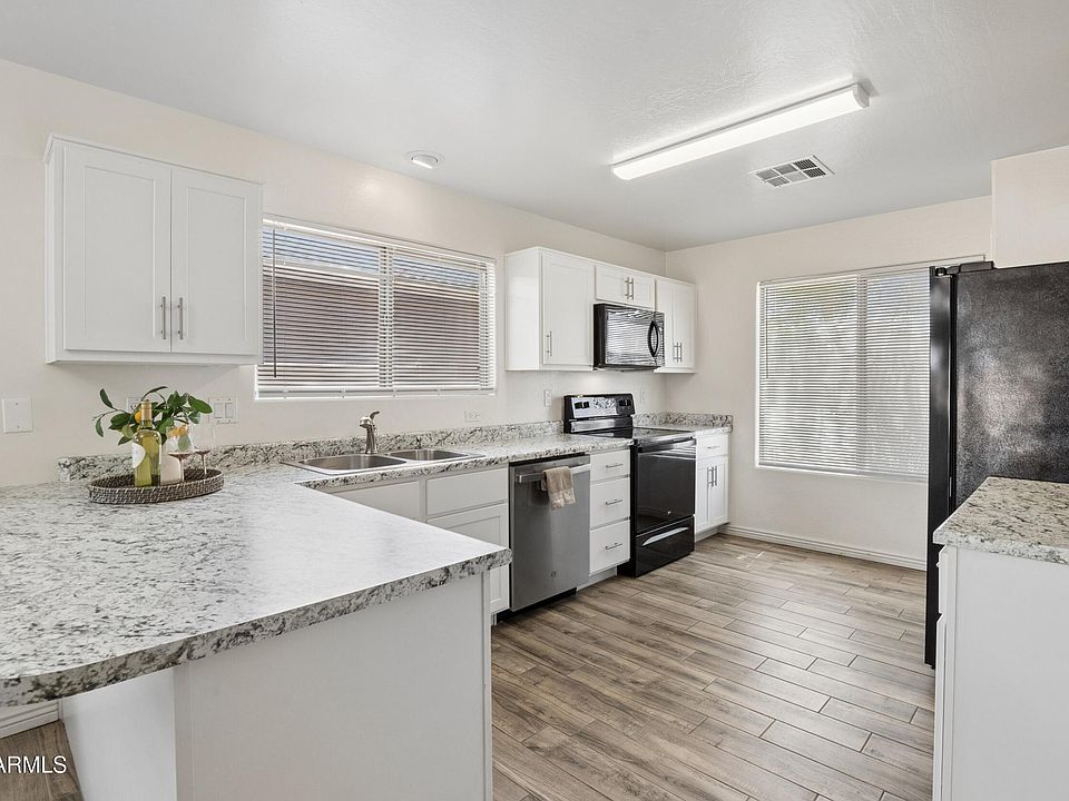 1st image of 45618 W SHERIDAN Road