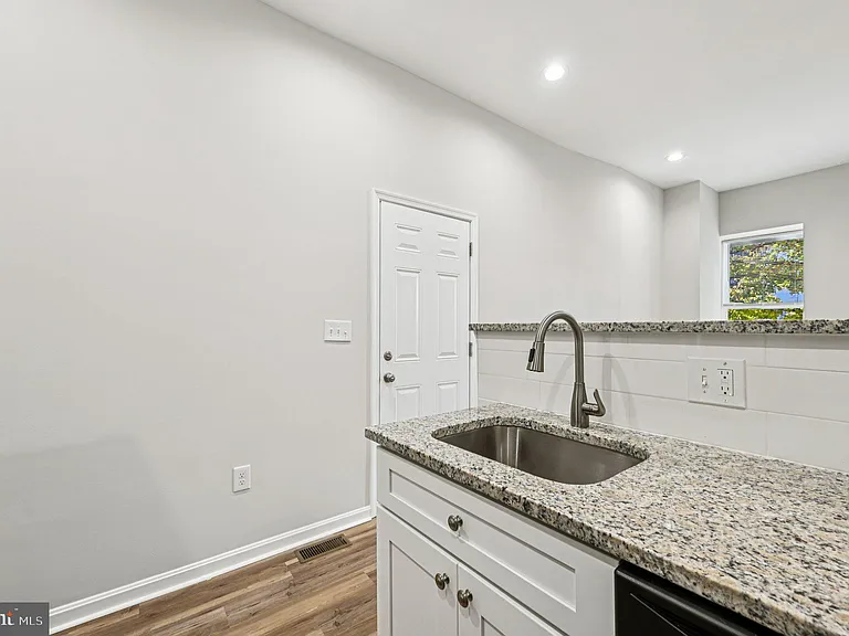 750 Reservoir St #A — Photo 14