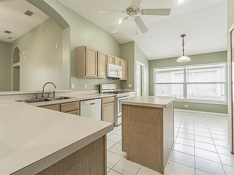 1550 Maximilian Dr — Photo 5