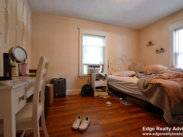 289 Foster St #1 — Photo 8
