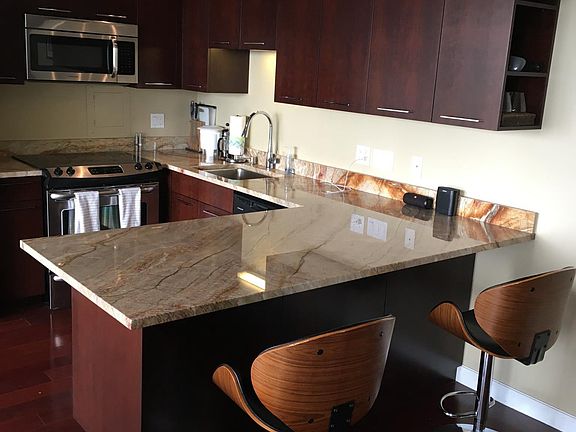 Kitchen breakfast bar