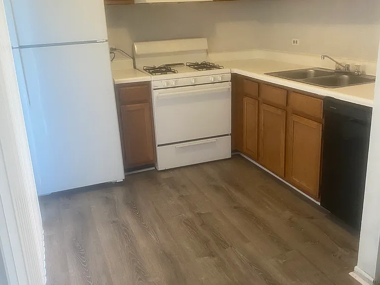 549 E Shag Bark Ln #B — Photo 11