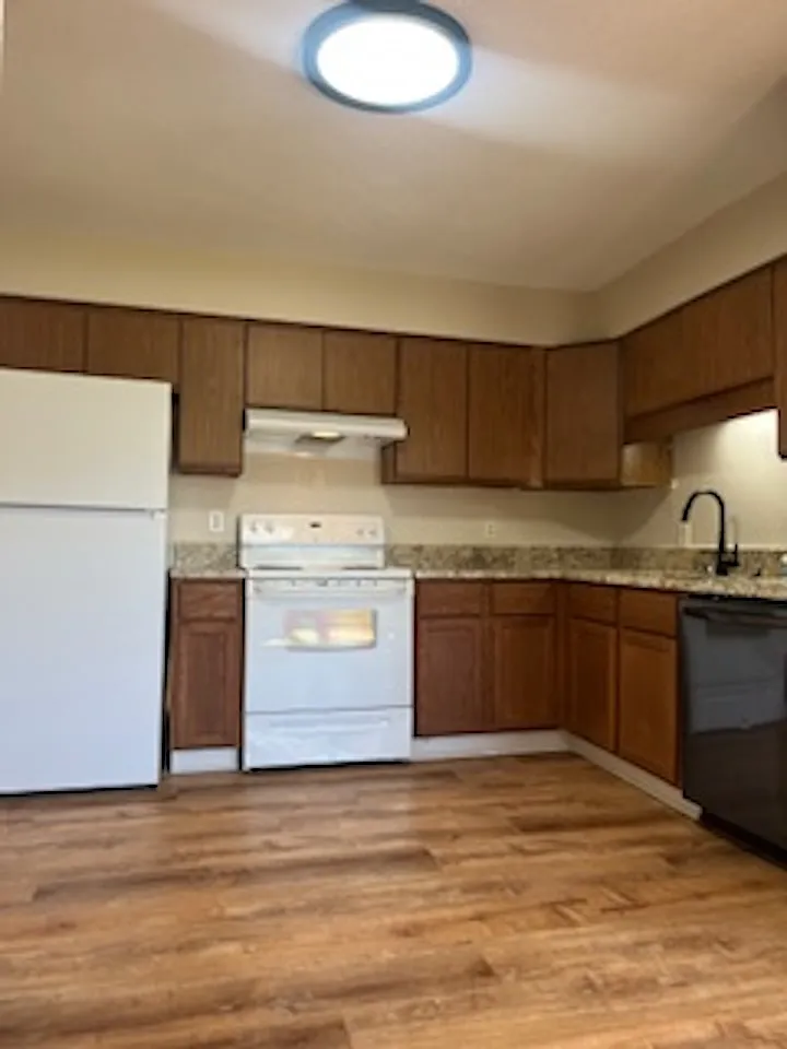 2 bed, $1,250 — Photo 4