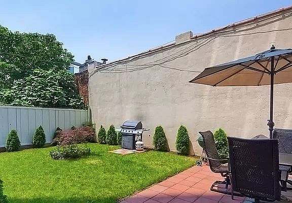 5th image of 110 4th Ave APT 3A