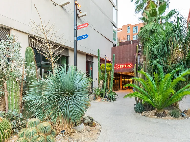 El Centro Apartments and Bungalows — Photo 20