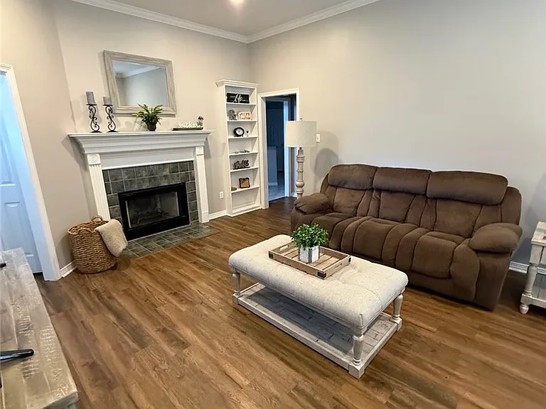 3742 Chantal Cir — Photo 15