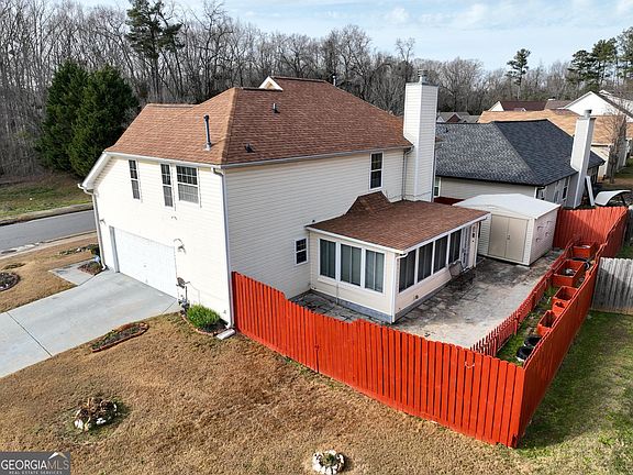 4th image of 1568 Queen Elizabeth Dr