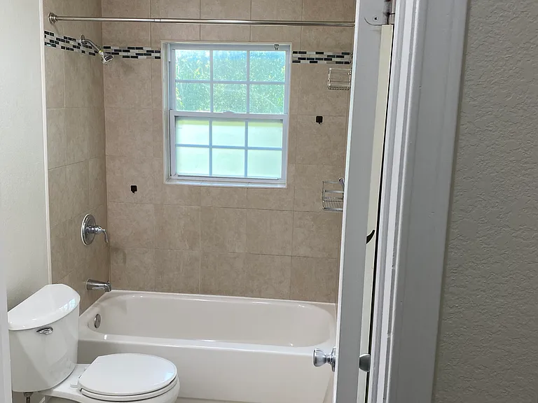640 W Columbia Dr — Photo 6