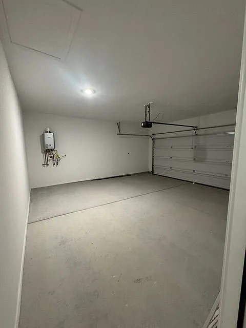 4 bed, 1815 sqft, $2,295 — Photo 2