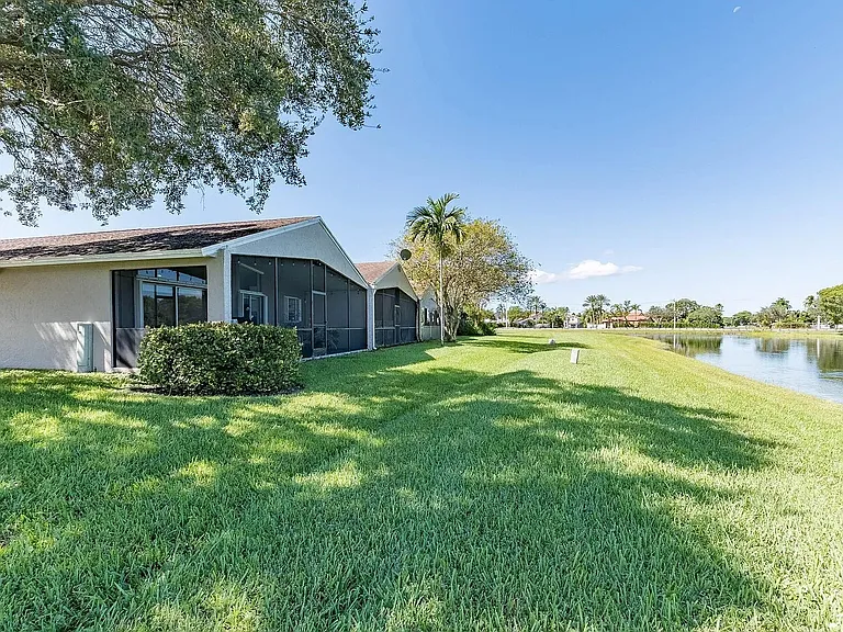 518 Woodgate Cir #E — Photo 20