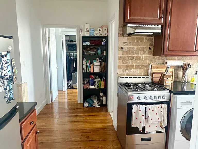 215 E 4th St #22 — Photo 7