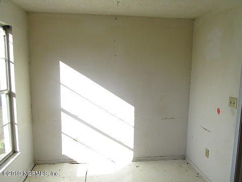 5th image of 2628 Debbie Ct