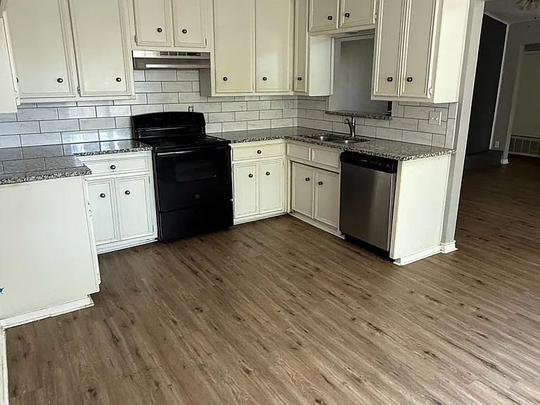 1402 E Marseille Ln — Photo 7