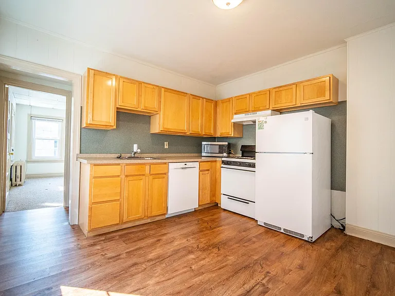 126 W Market St #4 — Photo 8