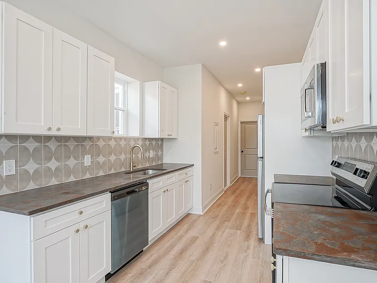 2028 Moore St #2 — Photo 4