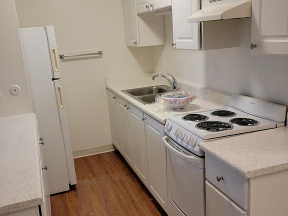 4th image of 1770 Carmel Dr #F97382bc1