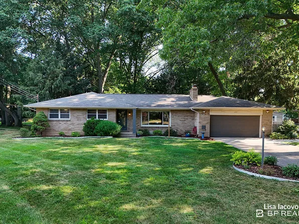 2211 Clover Dr NW, Grand Rapids, MI 49504