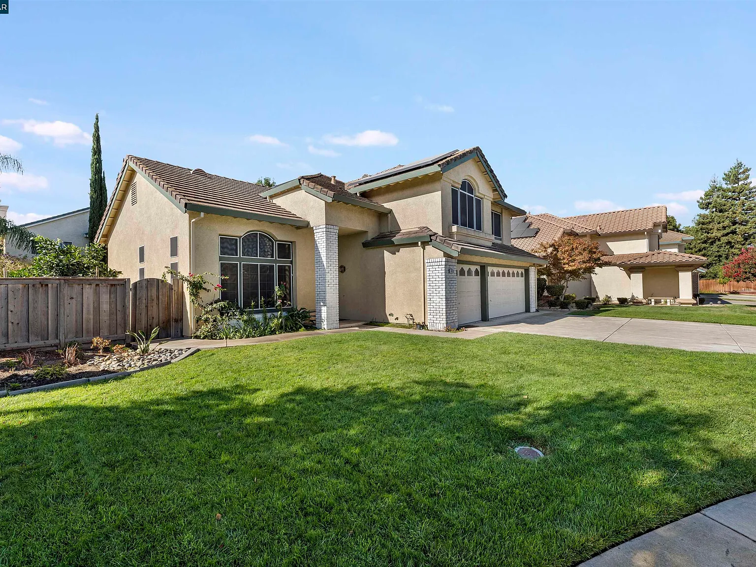 4 bed, 2451 sqft, $3,500 — Photo 3