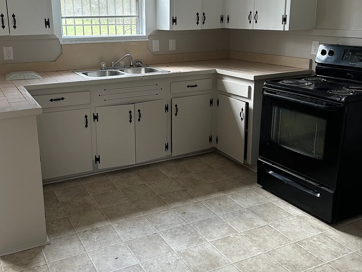 3 bed, 1129 sqft, $900 — Photo 2