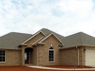 104 Rhett Dr, Muscle Shoals, AL 35661