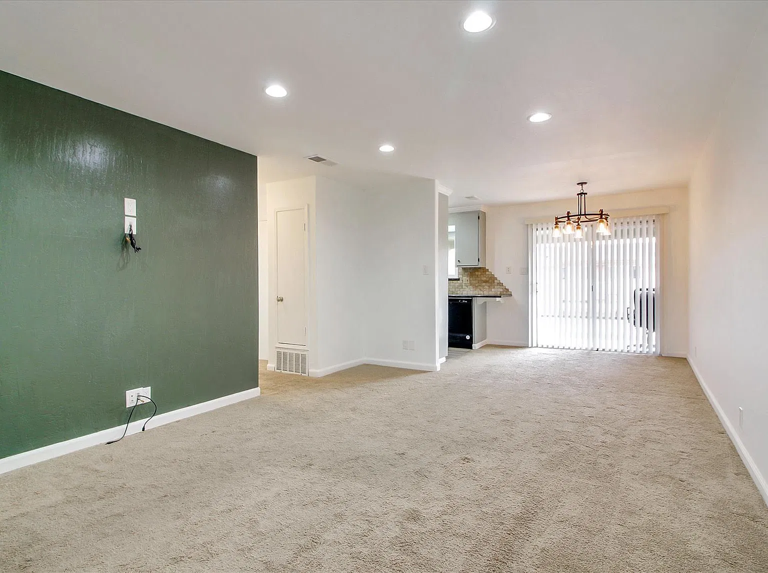2 bed, 910 sqft, $2,699 — Photo 2