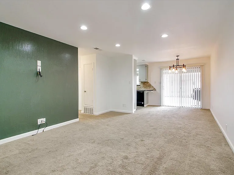 3586 Payne Ave #10 — Photo 2