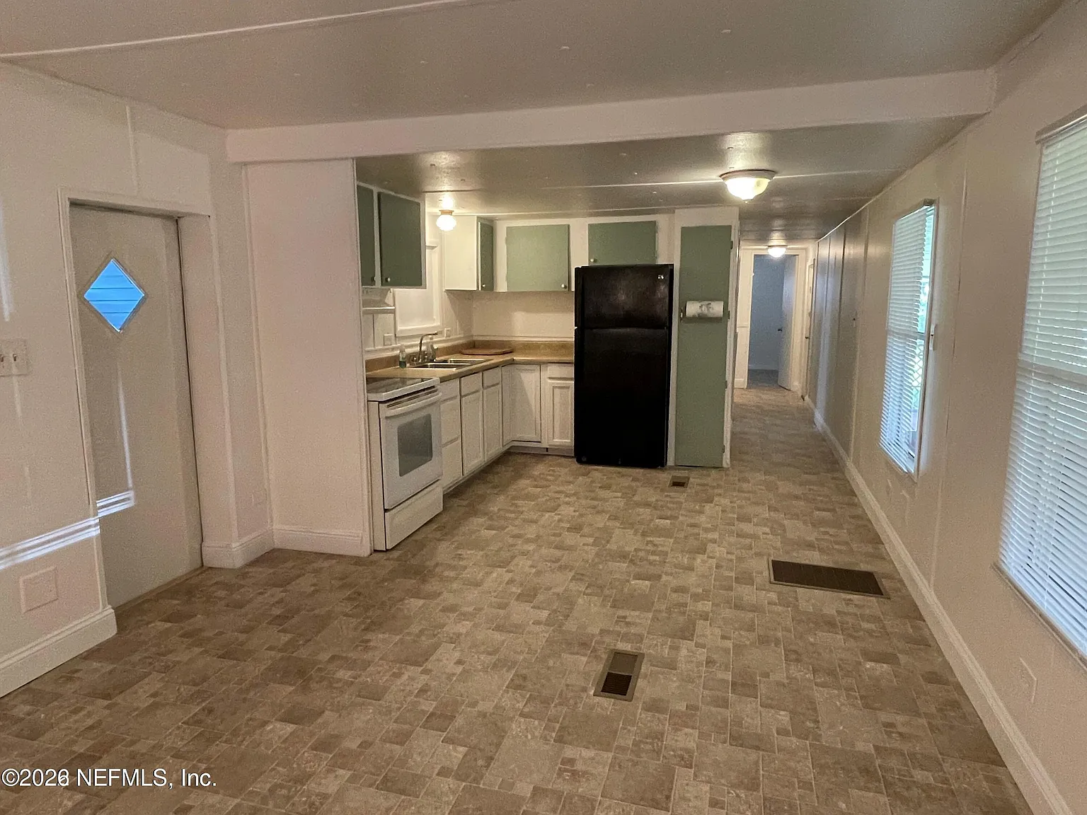 3 bed, 3.0 bath, 1108 sqft, $1,200 — Photo 4