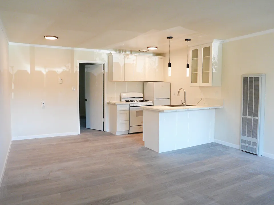 5525 Claremont Ave #6
