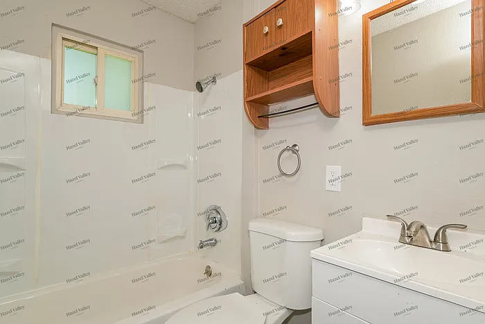 205 Flora Dr — Photo 11